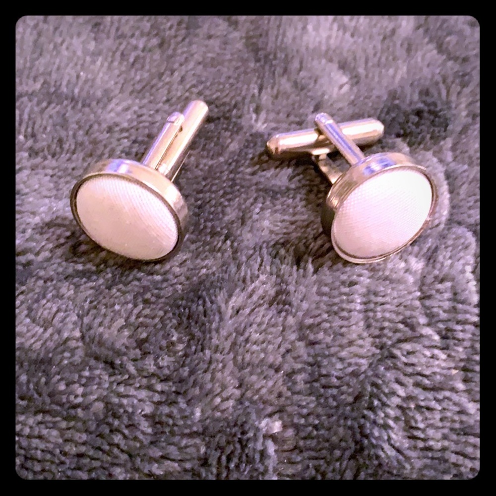 🎁3/$15🎁 Cuff Links White & Silver